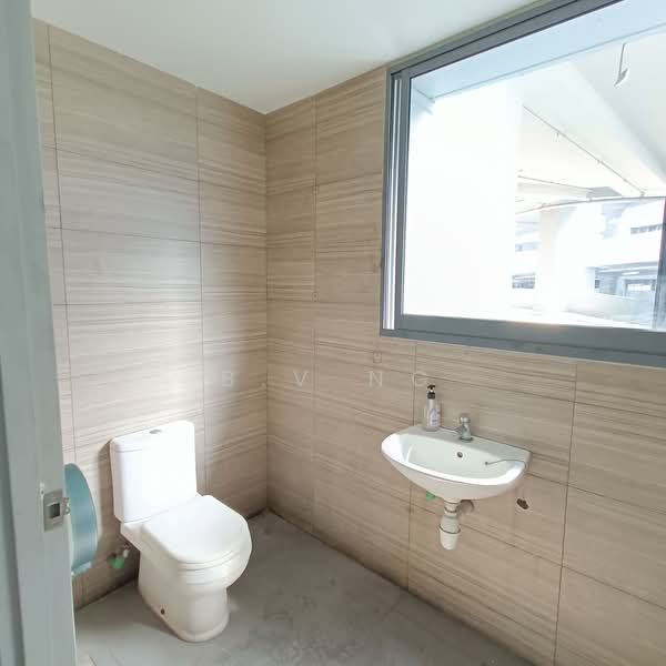 Carros Centre, 60 JALAN LAM HUAT, 3,541 sqft, Factory / Workshop (B2) For Sale, by B.V Ng, 500194873 - Bathroom - CommercialGuru.com.sg