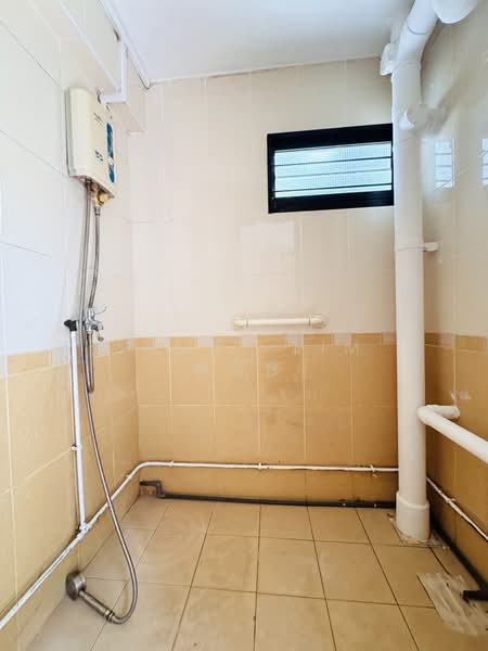 30 Telok Blangah Rise, 30 Telok Blangah Rise, 2 Bedrooms, 753 sqft, HDB Flat For Sale, by Sandy Lim 林莎莎, 500194878 - Bathroom - PropertyGuru.com.sg