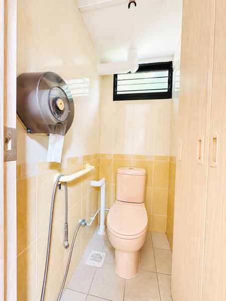 30 Telok Blangah Rise, 30 Telok Blangah Rise, 2 Bedrooms, 753 sqft, HDB Flat For Sale, by Sandy Lim 林莎莎, 500194878 - WC/Toilet - PropertyGuru.com.sg