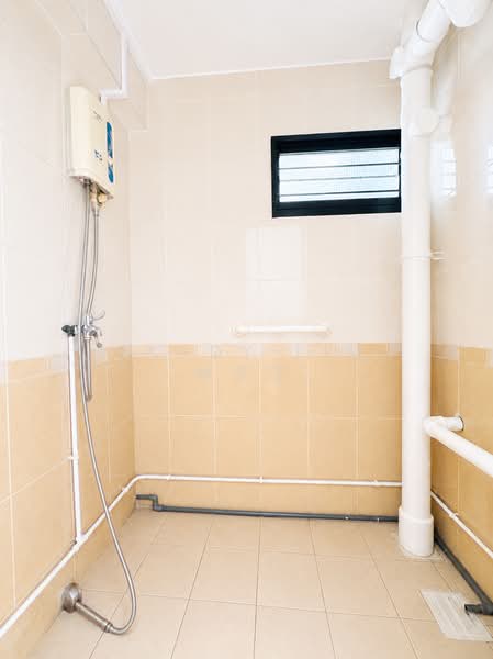 30 Telok Blangah Rise, 30 Telok Blangah Rise, 2 Bedrooms, 753 sqft, HDB Flat For Sale, by Sandy Lim 林莎莎, 500194878 - Bathroom - PropertyGuru.com.sg