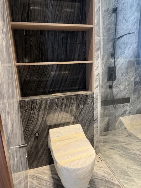 Grange 1866, 74 Grange Rd, 2 Bedrooms, 700 sqft, Condominium For Rent, by Madeline Seah, 500194881 - Bathroom - PropertyGuru.com.sg