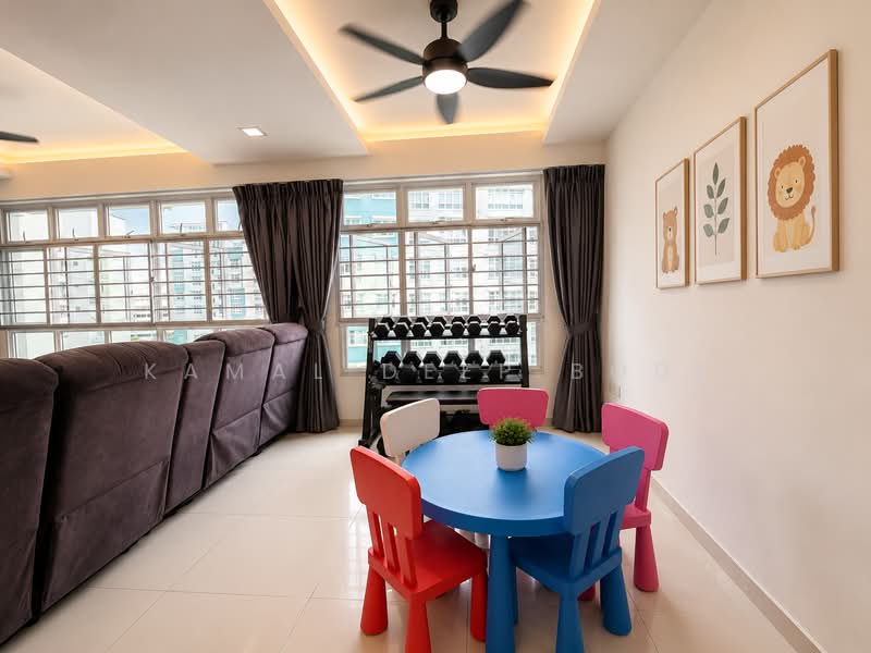 316C Yishun Greenwalk, 316C Yishun Avenue 9, 3 Bedrooms, 1,205 sqft, HDB Flat For Sale, by Kamal Deep Bodi, 500194900 - Living Room - PropertyGuru.com.sg