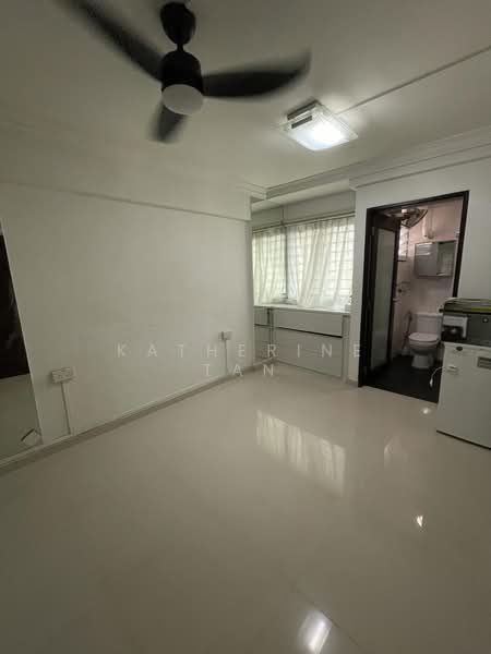 161 Bukit Merah Central, 161 Bukit Merah Central, 2 Bedrooms, 740 sqft, HDB Flat For Rent, by Katherine Tan, 500194917 - Master bedroom - PropertyGuru.com.sg