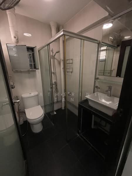 161 Bukit Merah Central, 161 Bukit Merah Central, 2 Bedrooms, 740 sqft, HDB Flat For Rent, by Katherine Tan, 500194917 - Master Bathroom - PropertyGuru.com.sg