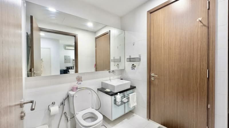Smart Suites, 302 Sims Avenue, 1 Bedroom, 527 sqft, Condominium For Rent, by Eric See, 500194918 - Bathroom - PropertyGuru.com.sg