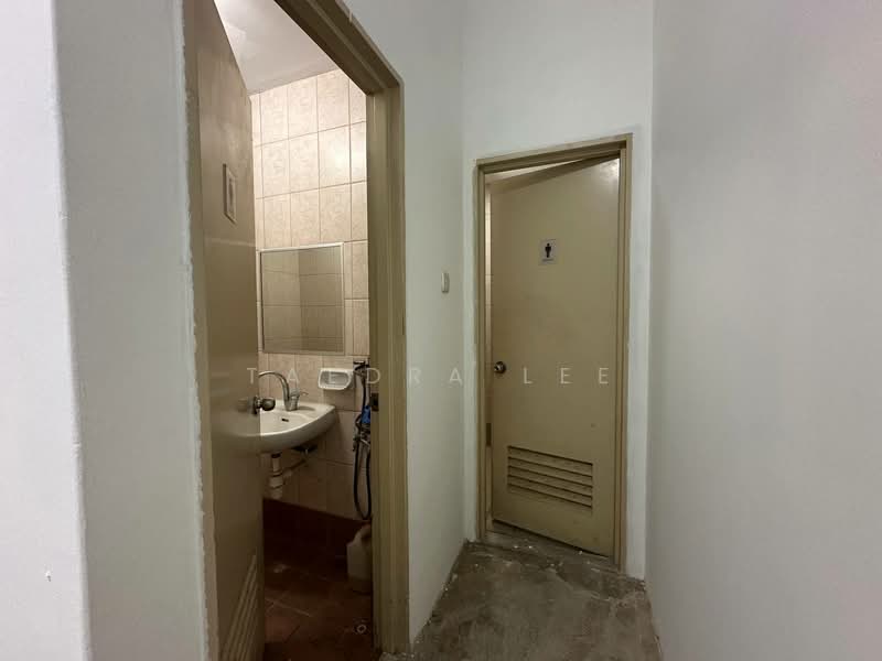 Eunos Techpark, 60 Kaki Bukit Place, 570 sqft, Factory / Workshop (B2) For Rent, by Taedra Lee, 500194921 - Bathroom - CommercialGuru.com.sg