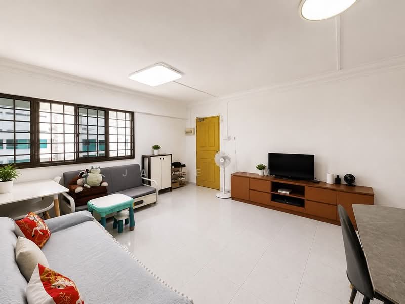 108 Woodlands Street 13, 108 Woodlands Street 13, 3 Bedrooms, 980 sqft, HDB Flat For Sale, by Jamie Sim, 500194948 - Living Room - PropertyGuru.com.sg