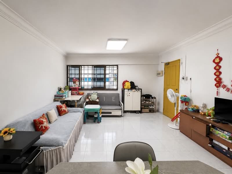 108 Woodlands Street 13, 108 Woodlands Street 13, 3 Bedrooms, 980 sqft, HDB Flat For Sale, by Jamie Sim, 500194948 - Living Room - PropertyGuru.com.sg