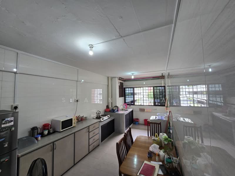 206 Yishun Street 21, 206 Yishun Street 21, 2 Bedrooms, 721 sqft, HDB Flat For Sale, by Shawn Phua, 500194952 - Kitchen - PropertyGuru.com.sg