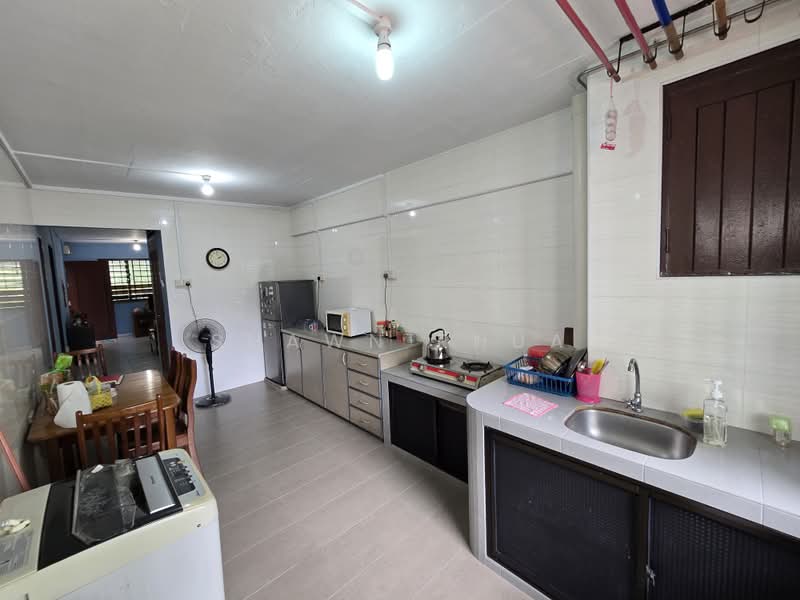 206 Yishun Street 21, 206 Yishun Street 21, 2 Bedrooms, 721 sqft, HDB Flat For Sale, by Shawn Phua, 500194952 - Kitchen - PropertyGuru.com.sg