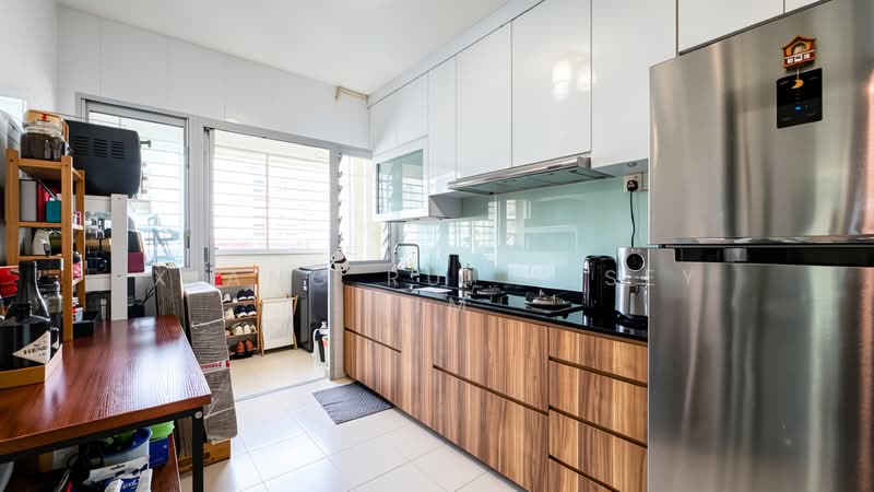 180C Rivervale Crescent, 180C Rivervale Crescent, 3 Bedrooms, 1,001 sqft, HDB Flat For Sale, by Xiang Rui Issey Lim, 500194953 - Kitchen - PropertyGuru.com.sg