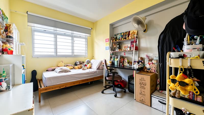 180C Rivervale Crescent, 180C Rivervale Crescent, 3 Bedrooms, 1,001 sqft, HDB Flat For Sale, by Xiang Rui Issey Lim, 500194953 - Bedroom - PropertyGuru.com.sg