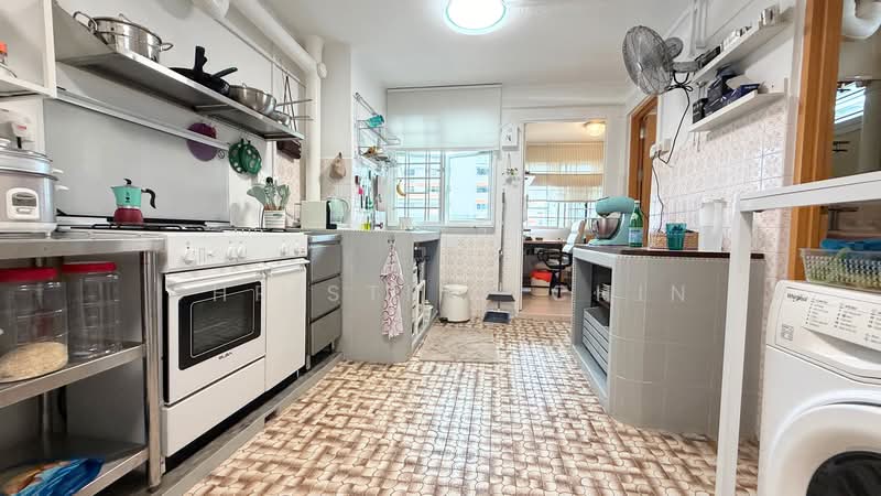 4 Holland Close, 4 Holland Close, 3 Bedrooms, 700 sqft, HDB Flat For Rent, by Christine Chin, 500194955 - Kitchen - PropertyGuru.com.sg