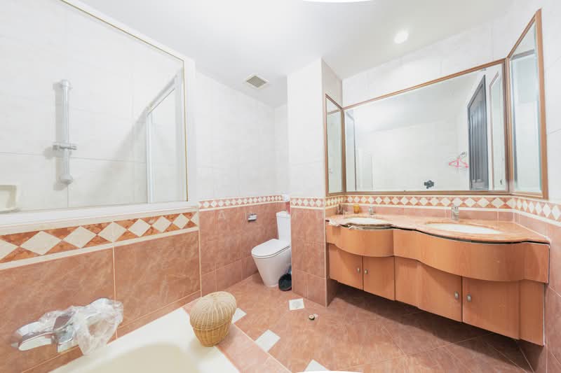 Villa Verde, Verde Grove, 5 Bedrooms, 3,620 sqft, Terraced House For Sale, by Kai Mun, 500194957 - Bathroom - PropertyGuru.com.sg