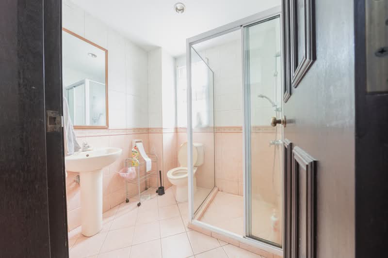 Villa Verde, Verde Grove, 5 Bedrooms, 3,620 sqft, Terraced House For Sale, by Kai Mun, 500194957 - Bathroom - PropertyGuru.com.sg