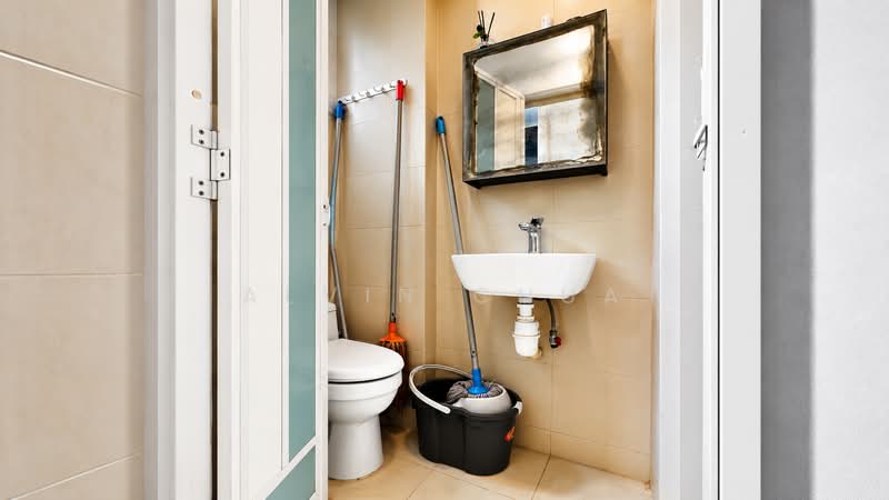 Ritz Regency, 8 Ipoh Lane, 3 Bedrooms, 1,195 sqft, Apartment For Sale, by Alvin Chua, 500194958 - common Bathroom - PropertyGuru.com.sg