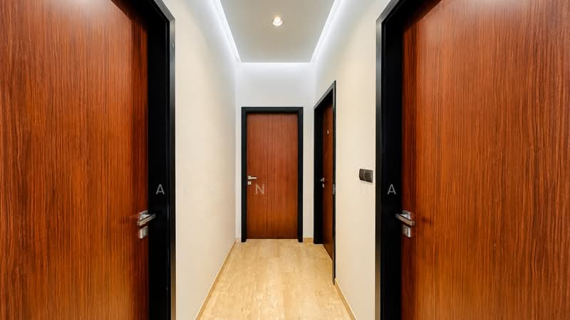 Ritz Regency, 8 Ipoh Lane, 3 Bedrooms, 1,195 sqft, Apartment For Sale, by Alvin Chua, 500194958 - walkway - PropertyGuru.com.sg
