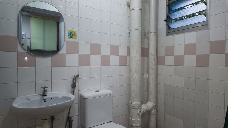 668D Jurong West Street 64, 668D Jurong West Street 64, 3 Bedrooms, 915 sqft, HDB Flat For Sale, by Joey Tan, 500194979 - Bathroom - PropertyGuru.com.sg