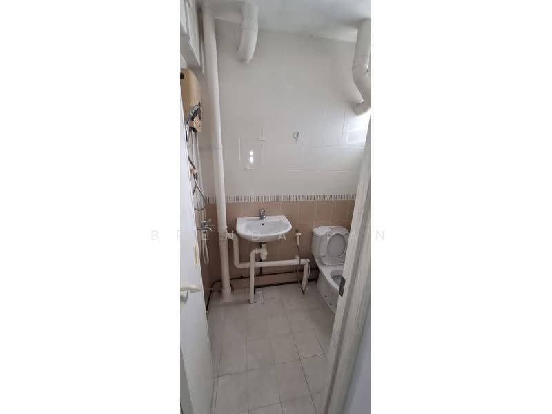 604 Ang Mo Kio Avenue 5, 604 Ang Mo Kio Avenue 5, 2 Bedrooms, 721 sqft, HDB Flat For Rent, by Brenda Tan, 500194986 - Bathroom - PropertyGuru.com.sg