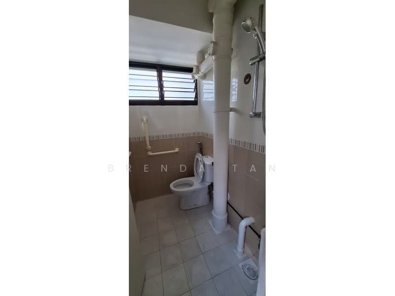 604 Ang Mo Kio Avenue 5, 604 Ang Mo Kio Avenue 5, 2 Bedrooms, 721 sqft, HDB Flat For Rent, by Brenda Tan, 500194986 - Bathroom - PropertyGuru.com.sg