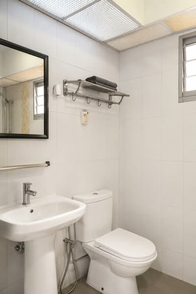511A Yishun Street 51, 511A Yishun Street 51, 3 Bedrooms, 1,216 sqft, HDB Flat For Sale, by Asyraaf TCR, 500194987 - Bathroom - PropertyGuru.com.sg