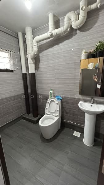 326 Sembawang Crescent, 326 Sembawang Crescent, 4 Bedrooms, 1,292 sqft, HDB Flat For Sale, by Goh Chin Ing, 500195000 - Bathroom - PropertyGuru.com.sg