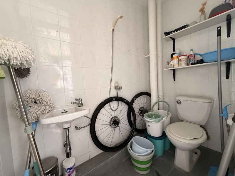 Symphony Heights, 37 Hume Avenue, 3 Bedrooms, 1,647 sqft, Condominium For Rent, by Teo Garrick, 500195020 - Bathroom - PropertyGuru.com.sg