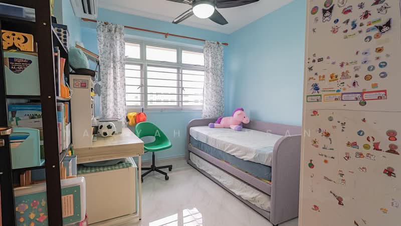 512B Yishun Street 51, 512B Yishun Street 51, 3 Bedrooms, 1,001 sqft, HDB Flat For Sale, by Nadiyah Kamsani, 500195039 - Common bedroom - PropertyGuru.com.sg