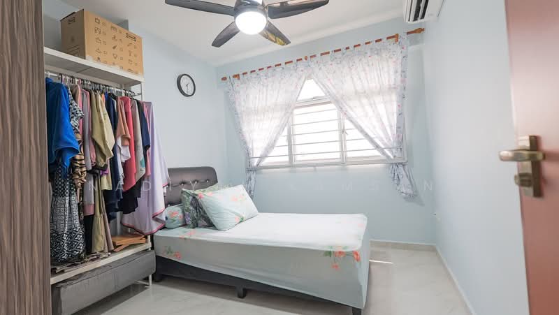 512B Yishun Street 51, 512B Yishun Street 51, 3 Bedrooms, 1,001 sqft, HDB Flat For Sale, by Nadiyah Kamsani, 500195039 - Common bedroom - PropertyGuru.com.sg