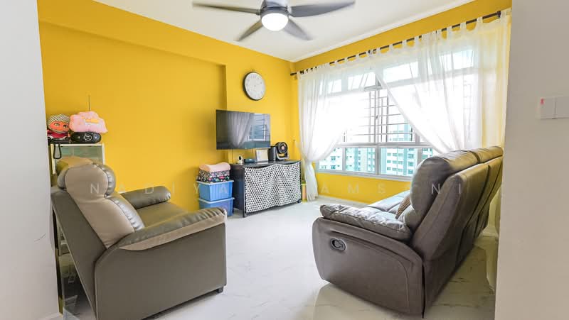512B Yishun Street 51, 512B Yishun Street 51, 3 Bedrooms, 1,001 sqft, HDB Flat For Sale, by Nadiyah Kamsani, 500195039 - Living Room - PropertyGuru.com.sg