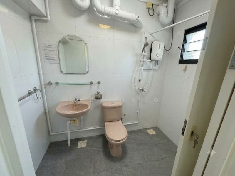 260B Sengkang East Way, 260B Sengkang East Way, 3 Bedrooms, 1,184 sqft, HDB Flat For Sale, by Alex Hang, 500195048 - Bathroom - PropertyGuru.com.sg