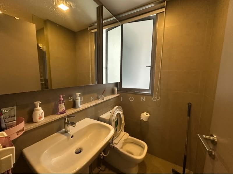 Riversails, 4 Upper Serangoon Crescent, 2 Bedrooms, 850 sqft, Condominium For Rent, by Sun Tiong, 500195056 - Common Bath - PropertyGuru.com.sg