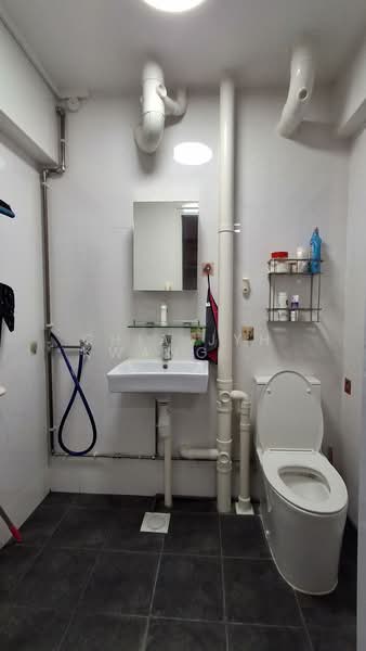 433 Yishun Avenue 6, 433 Yishun Avenue 6, 3 Bedrooms, 904 sqft, HDB Flat For Sale, by Chia Jyh Kwang Alan, 500195061 - Bathroom - PropertyGuru.com.sg