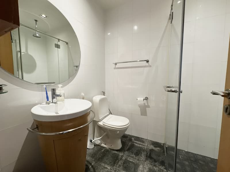 Visioncrest, 33 Oxley Rise, 2 Bedrooms, 947 sqft, Condominium For Sale, by Jackie Mang, 500195070 - Common Bathroom - PropertyGuru.com.sg
