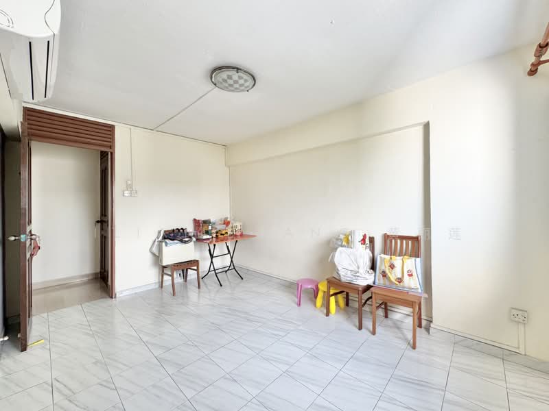 232 Tampines Street 21, 232 Tampines Street 21, 3 Bedrooms, 1,302 sqft, HDB Flat For Sale, by Lilian Huang 黄丽莲, 500195071 - Common bedroom - PropertyGuru.com.sg