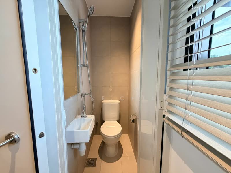 near Pasir Panjang MRT, Yew Siang Road, 4 Bedrooms, 1,851 sqft, Condominium For Sale, by Wayne Chiam, 500195080 - Bathroom - PropertyGuru.com.sg