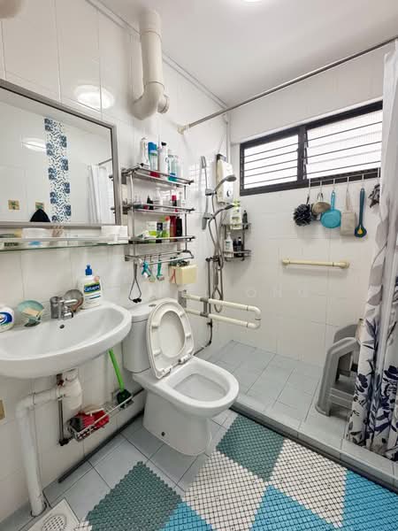 798 Yishun Ring Road, 798 Yishun Ring Road, 3 Bedrooms, 1,302 sqft, HDB Flat For Sale, by Samuel Ong, 500195087 - Master Bathroom - PropertyGuru.com.sg