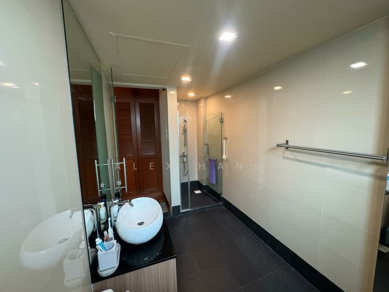 Simei Green Condominium, 1 Simei Street 4, 4 Bedrooms, 1,356 sqft, Condominium For Sale, by Alex Hang, 500195098 - Bathroom - PropertyGuru.com.sg