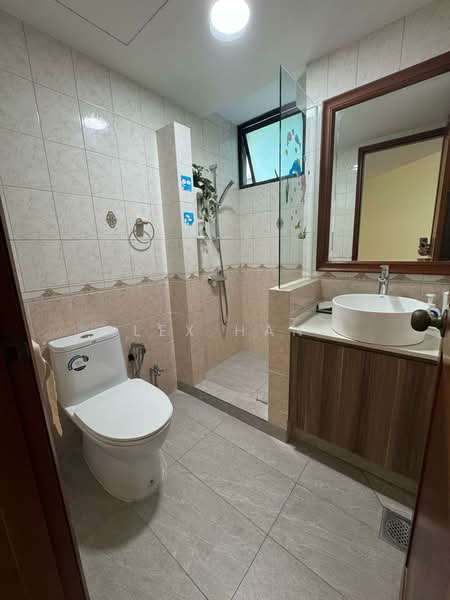 Simei Green Condominium, 1 Simei Street 4, 4 Bedrooms, 1,356 sqft, Condominium For Sale, by Alex Hang, 500195098 - Bathroom - PropertyGuru.com.sg
