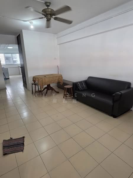 615 Yishun Ring Road, 615 Yishun Ring Road, 2 Bedrooms, 786 sqft, HDB Flat For Sale, by Amy Zeng 房姐姐, 500195104 - Living Room - PropertyGuru.com.sg