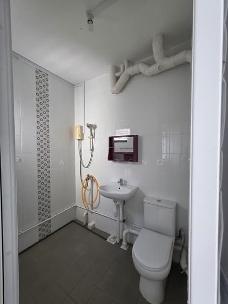 615 Yishun Ring Road, 615 Yishun Ring Road, 2 Bedrooms, 786 sqft, HDB Flat For Sale, by Amy Zeng 房姐姐, 500195104 - Bathroom - PropertyGuru.com.sg