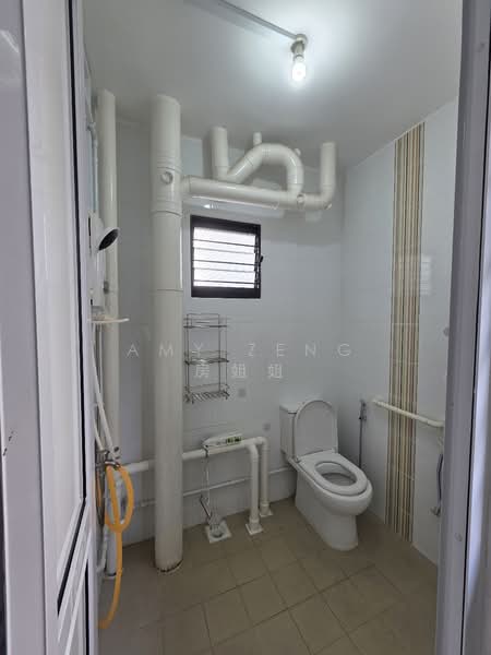 615 Yishun Ring Road, 615 Yishun Ring Road, 2 Bedrooms, 786 sqft, HDB Flat For Sale, by Amy Zeng 房姐姐, 500195104 - Bathroom - PropertyGuru.com.sg