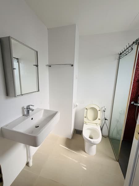 Cherryhill, 21 Lorong Lew Lian, 3 Bedrooms, 1,539 sqft, Condominium For Rent, by Vivian Wang, 500195131 - Bathroom - PropertyGuru.com.sg
