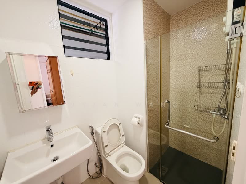Cherryhill, 21 Lorong Lew Lian, 3 Bedrooms, 1,539 sqft, Condominium For Rent, by Vivian Wang, 500195131 - Bathroom - PropertyGuru.com.sg