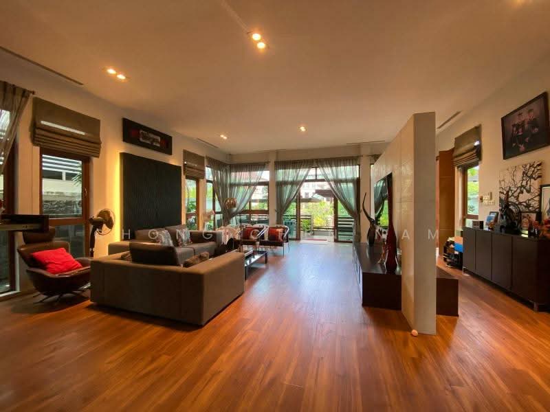 BRANKSOME / GOODMAN BUNGALOW 2.5 STY, SOUTH FACING, GOODMAN, BRANKSOME, WILKINSON, BOURNEMOUTH, ARTHUR BUNGALOW ZONE, 6 Bedrooms, 5,770 sqft, Detached House For Sale, by Chong Chen Nam, 500195144 - Living Room - PropertyGuru.com.sg
