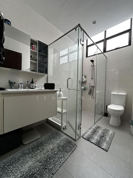 Semi D | Buckley road | 4+1 Bedrms | Squarish Spacious, , 4 Bedrooms, 3,000 sqft, Semi-Detached House For Rent, by Yen Ling, 500195145 - Bathroom - PropertyGuru.com.sg