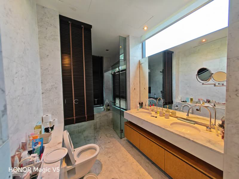 Belle Vue Residences, 15 Oxley Walk, 4 Bedrooms, 3,918 sqft, Condominium For Sale, by ERIC TAY (鄭思勇), 500195163 - Bathroom - PropertyGuru.com.sg