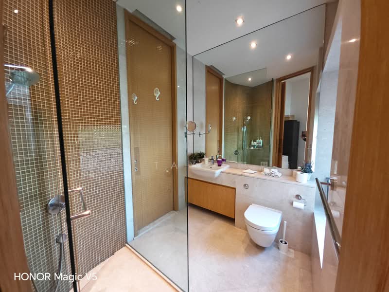 Belle Vue Residences, 15 Oxley Walk, 4 Bedrooms, 3,918 sqft, Condominium For Sale, by ERIC TAY (鄭思勇), 500195163 - Bathroom - PropertyGuru.com.sg