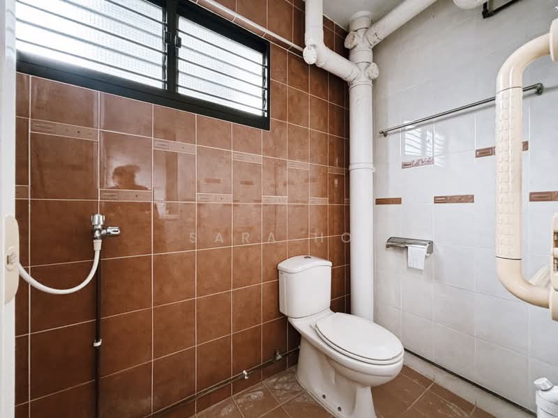 146 Bishan Street 11, 146 Bishan Street 11, 3 Bedrooms, 904 sqft, HDB Flat For Sale, by Sara Ho, 500195189 - Bathroom - PropertyGuru.com.sg
