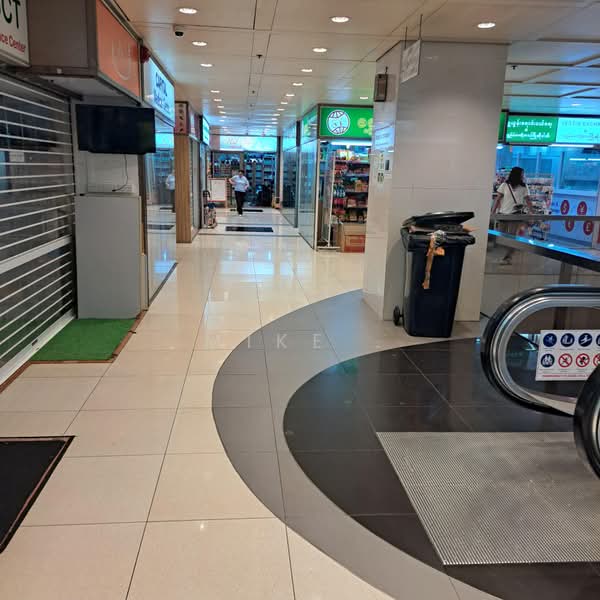 Peninsula Plaza, 111 North Bridge Road, 2,454 sqft, Other Retail For Sale, by Mike ., 500195191 - Corridor - CommercialGuru.com.sg